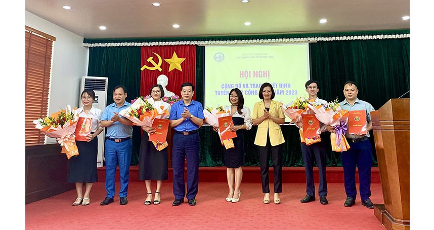 Cục Thống kê tỉnh Phú Thọ tổ chức hội nghị công bố và trao Quyết định tuyển dụng công chức