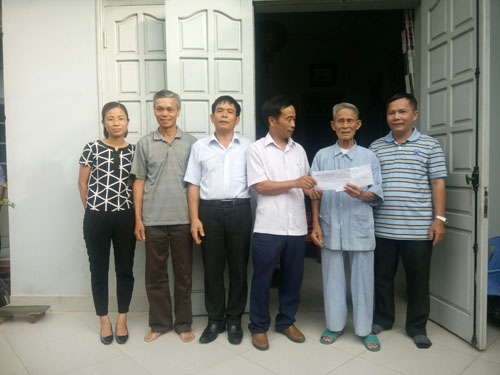Cục Thống kê tỉnh Phú Thọ thăm và tặng quà một số gia đình Thương binh, Liệt sỹ