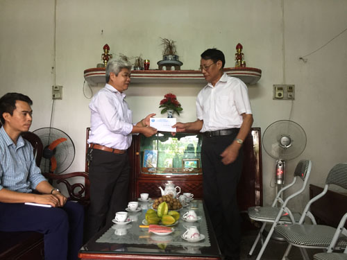 Cục Thống kê tỉnh Phú Thọ thăm và tặng quà một số gia đình Thương binh, Liệt sỹ nhân dịp 27/7/2018